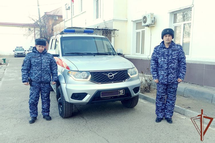 Пожилого астраханца от переохлаждения спасли сотрудники Росгвардии 