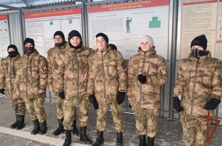 Сотрудники спецподразделений Росгвардии провели ряд занятий для воспитанников подшефных организаций в Тюмени