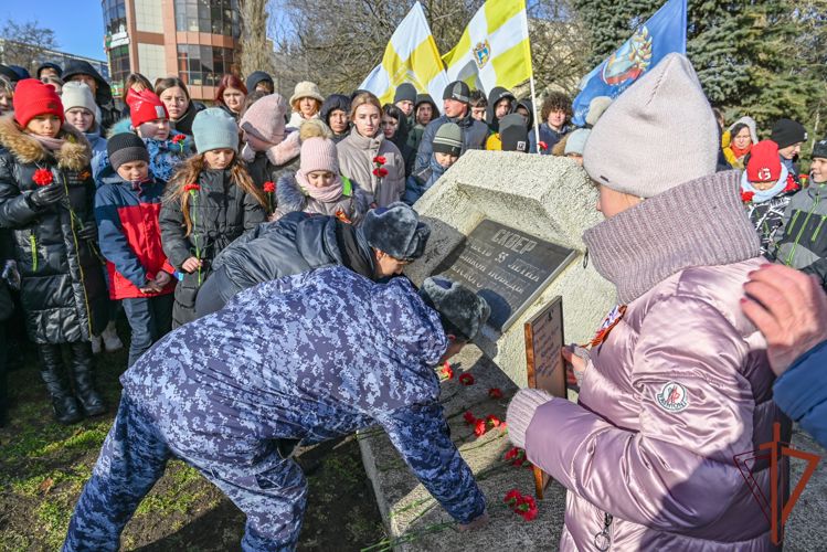  Росгвардейцы приняли участие в памятном митинге, приуроченном к 80-летию освобождения Ставрополя от немецко-фашистских захватчиков