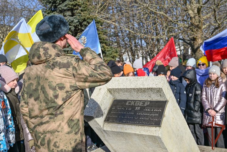  Росгвардейцы приняли участие в памятном митинге, приуроченном к 80-летию освобождения Ставрополя от немецко-фашистских захватчиков