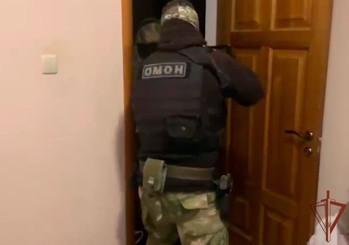 ОМОН Росгвардии задержал в Крыму подозреваемых в получении крупной взятки