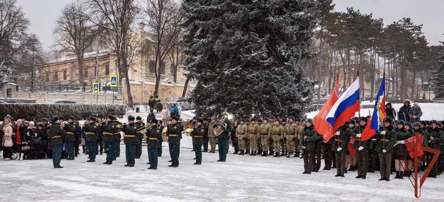 Росгвардейцы приняли участие в памятном митинге по случаю 80-летия освобождения Пятигорска от захватчиков