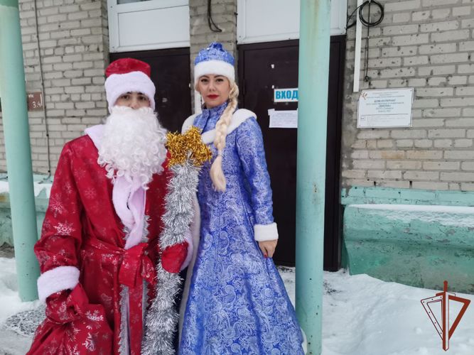 Дед Мороз специального назначения приехал к постояльцам дома-интерната для престарелых и инвалидов в Томской области