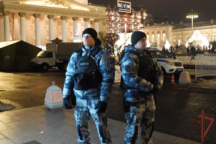  СТОЛИЧНЫЕ РОСГВАРДЕЙЦЫ ОБЕСПЕЧИВАЮТ ПРАВОПОРЯДОК ВО ВРЕМЯ НОВОГОДНИХ ПРАЗДНИКОВ 