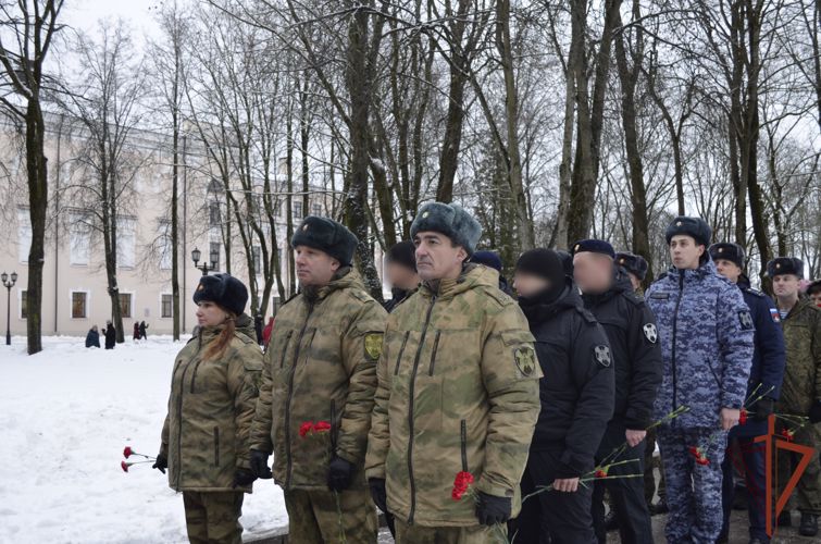 Росгвардейцы приняли участие в митинге, посвященном 79-й годовщине со дня освобождения Новгорода от немецко-фашистских захватчиков
