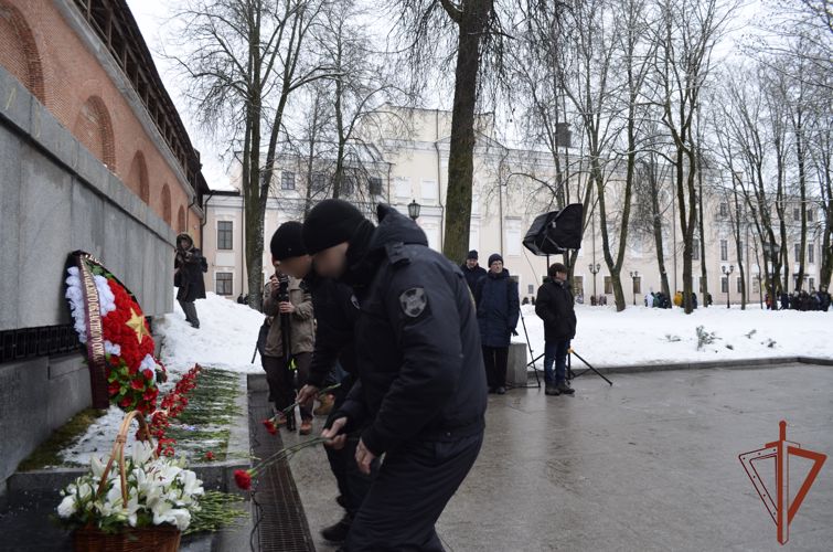 Росгвардейцы приняли участие в митинге, посвященном 79-й годовщине со дня освобождения Новгорода от немецко-фашистских захватчиков
