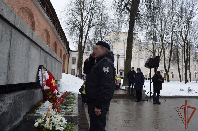 Росгвардейцы приняли участие в митинге, посвященном 79-й годовщине со дня освобождения Новгорода от немецко-фашистских захватчиков