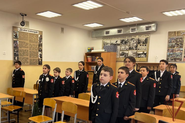 Патриотические мероприятия для учащихся ведомственной школы провели военнослужащие Росгвардии в Грозном 