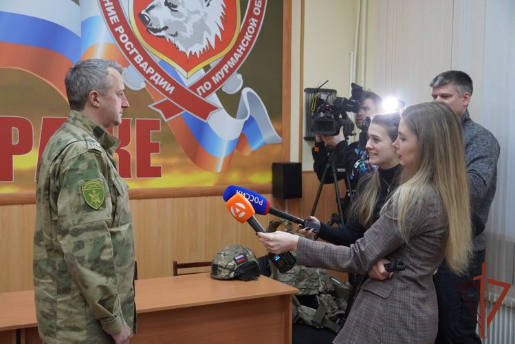 Представители Северо-Западного округа Росгвардии поздравили журналистов с Днем российской печати 