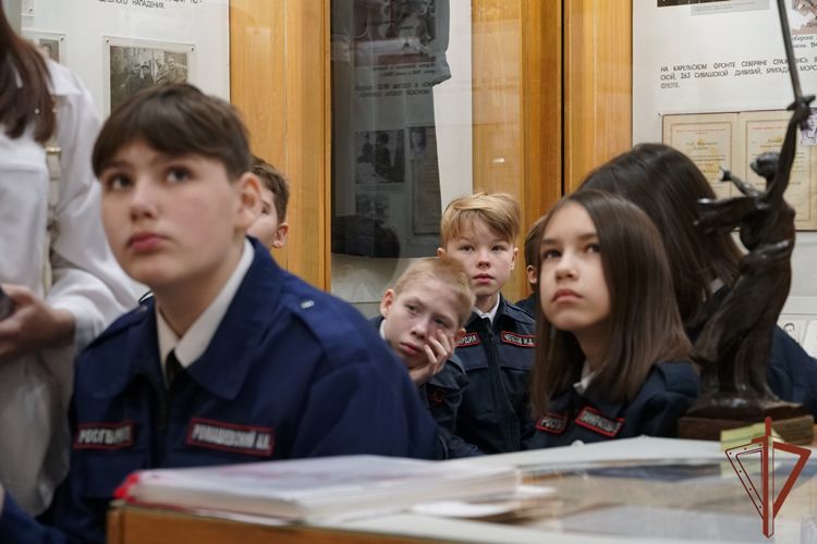 Архангельских школьников подшефного Росгвардии класса посвятили в кадеты (видео)