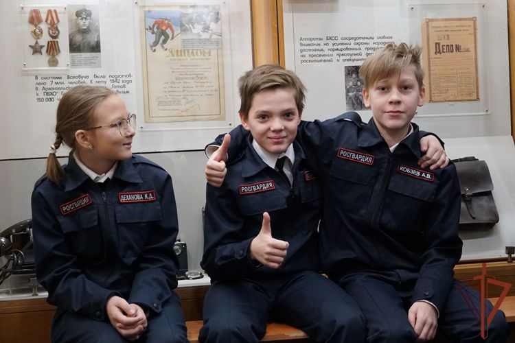 Архангельских школьников подшефного Росгвардии класса посвятили в кадеты (видео)