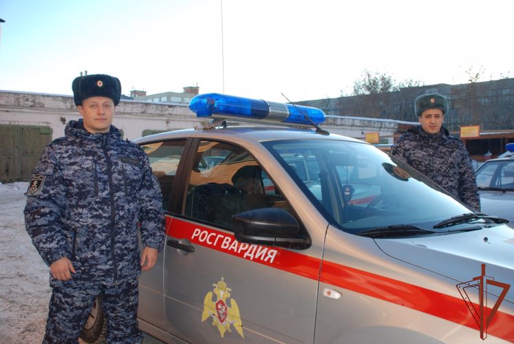 Росгвардейцы   эвакуировали 17 человек из жилого дома в Екатеринбурге