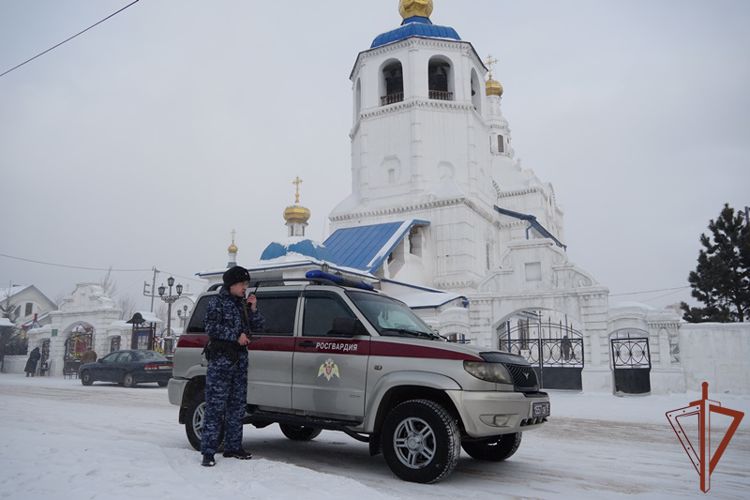 Почти 40 тысяч военнослужащих Росгвардии обеспечивают безопасность празднования Крещения Господня