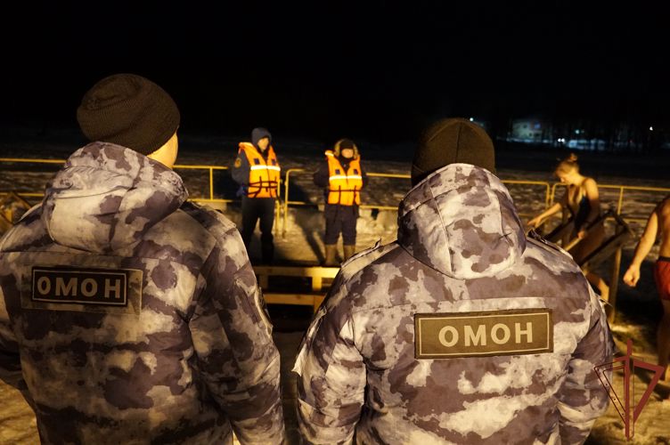 Около 3 тысяч росгвардейцев обеспечивают правопорядок в ходе религиозных омовений на территории ЦФО