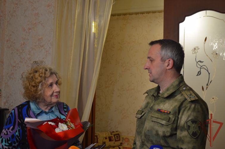Военнослужащие Северо-Западного округа Росгвардии навестили жителей блокадного Ленинграда