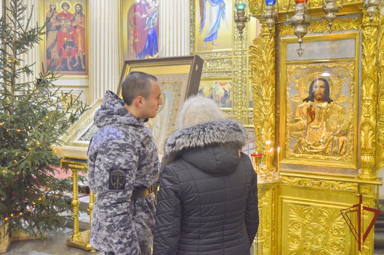 Росгвардейцы обеспечили безопасность рождественских богослужений на северо-западе страны