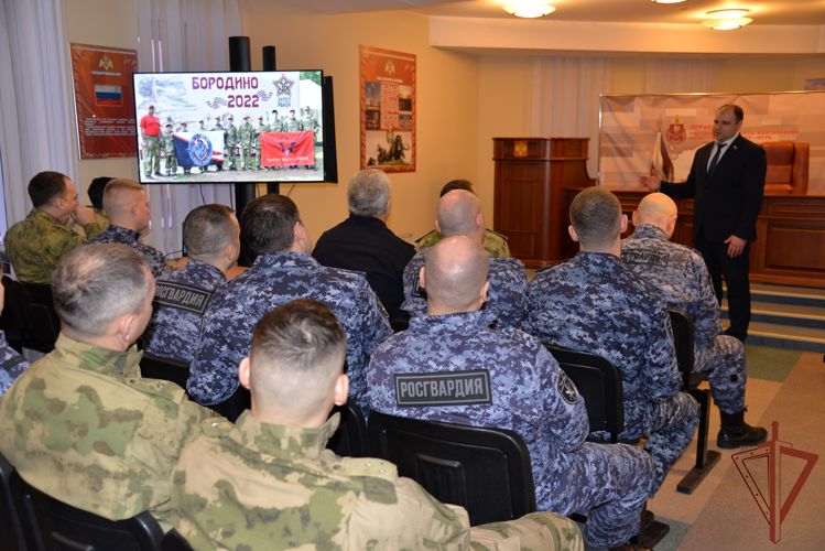 На Урале росгвардейцы провели военно-патриотические и спортивные мероприятия для молодежи