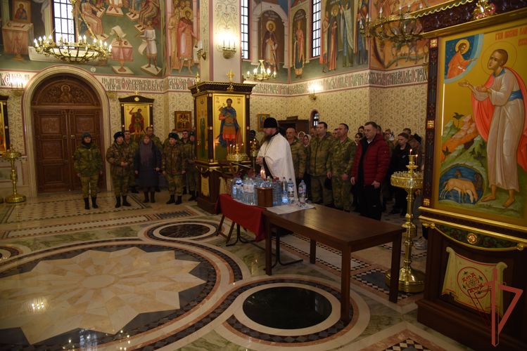 В войсковом храме грозненского соединения Росгвардии состоялось крещенское богослужение
