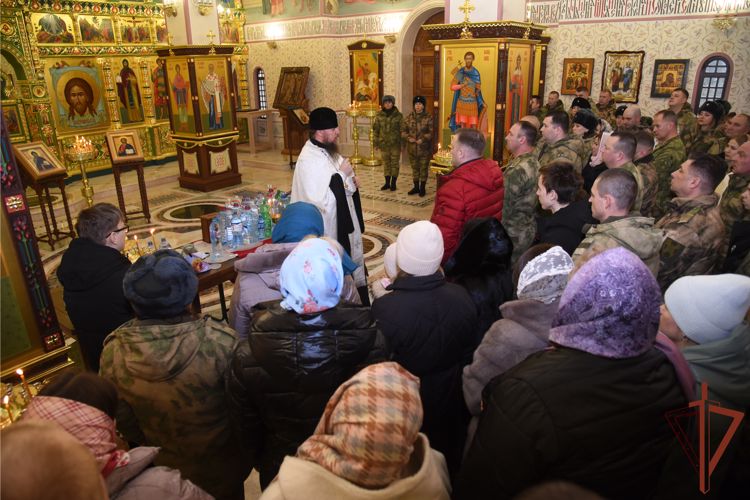 В войсковом храме грозненского соединения Росгвардии состоялось крещенское богослужение