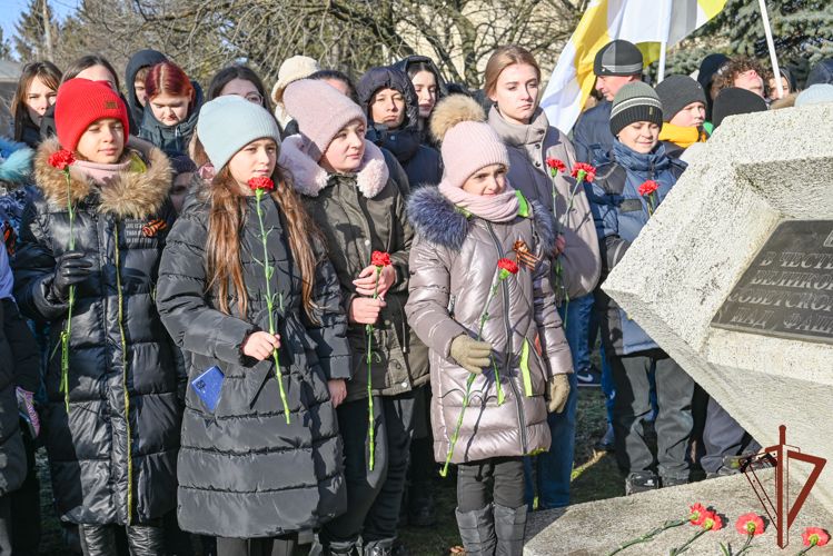  Росгвардейцы приняли участие в памятном митинге, приуроченном к 80-летию освобождения Ставрополя от немецко-фашистских захватчиков