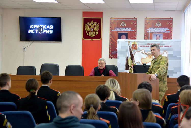 На Урале военнослужащие и сотрудники Росгвардии провели патриотические мероприятия со школьниками 