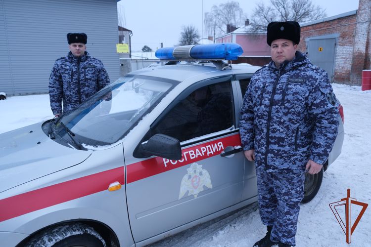 Росгвардейцы оказали помощь пострадавшему в ДТП в Курске