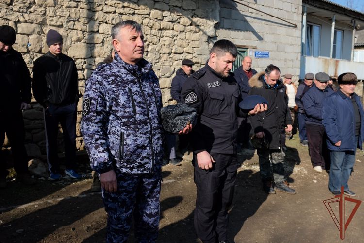 Мемориальную доску погибшему росгвардейцу открыли в  Дагестане 