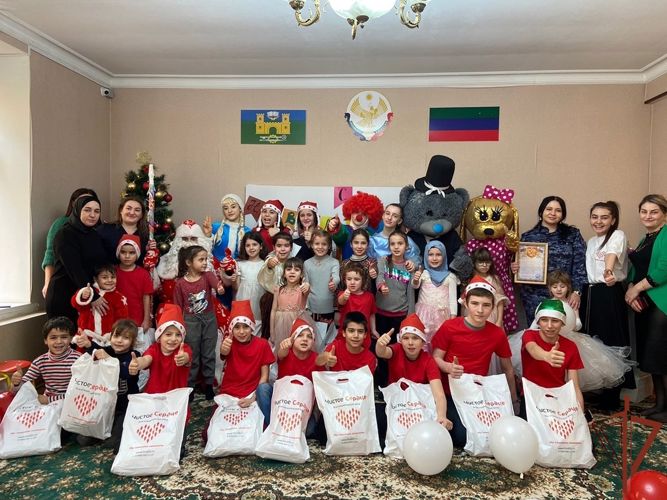 В Дагестане росгвардейцы приняли участие в новогодней благотворительной акции