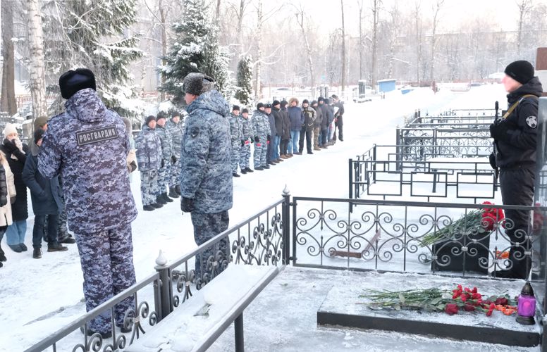 Сотрудники Росгвардии в Ярославле почтили память коллег, погибших при исполнении служебного долга  