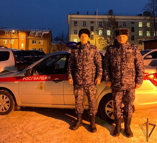Росгвардейцы эвакуировали  более 20 человек из загоревшегося дома в Санкт-Петербурге