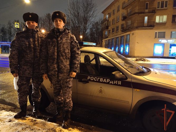 Потерявшемуся в Санкт-Петербурге ребенку помогли вернуться к маме сотрудники Росгвардии 