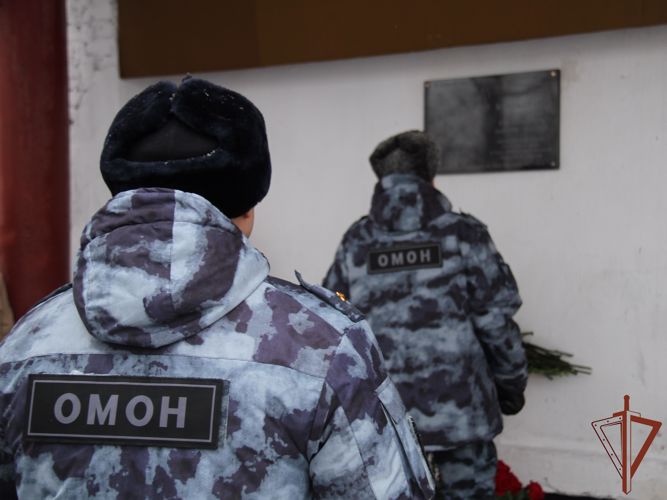 В Кузбассе увековечили память героически погибшего сотрудника ОМОН «Рубеж»