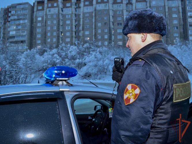 В Кемерове росгвардейцы вернули домой заблудившуюся горожанку с проблемами здоровья
