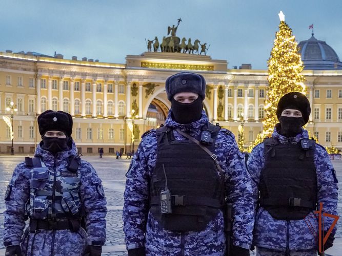 Росгвардия обеспечила безопасность жителей северо-запада страны в Новый год