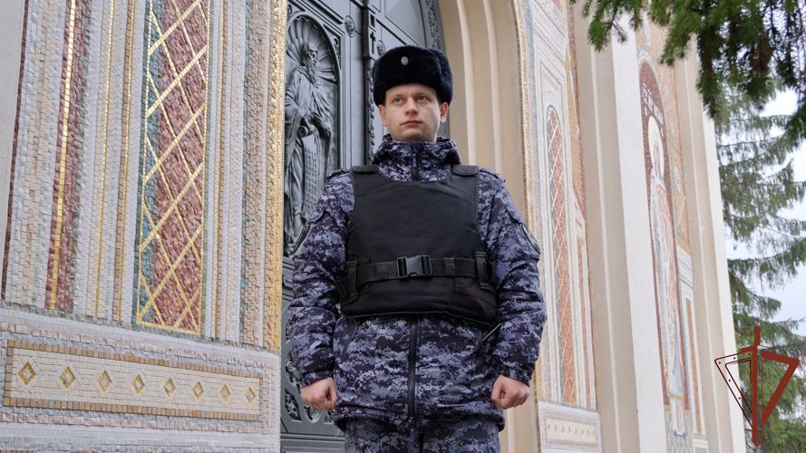 Росгвардейцы обеспечили безопасность рождественских богослужений на северо-западе страны