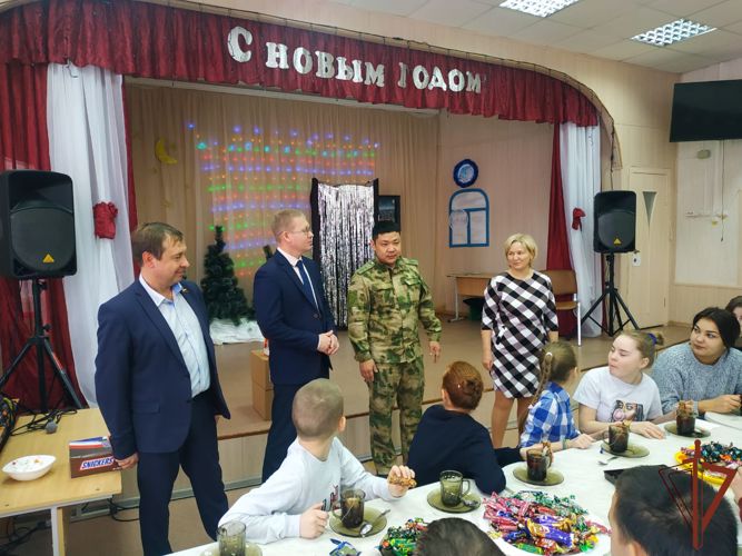 Дед Мороз специального назначения поздравил ребятишек на Урале (видео)