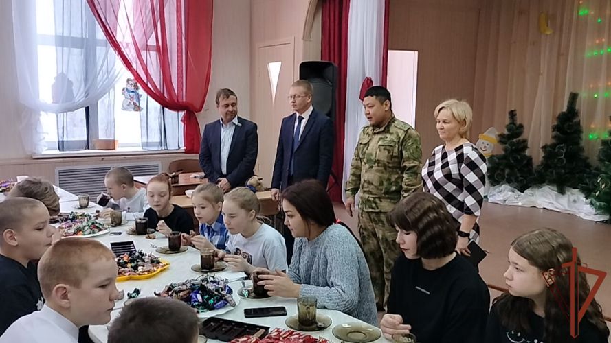 Дед Мороз специального назначения поздравил ребятишек на Урале (видео)
