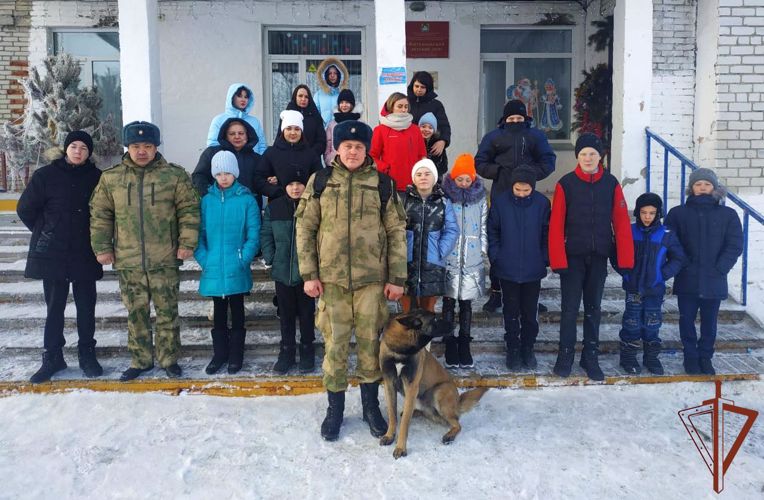 Дед Мороз специального назначения поздравил ребятишек на Урале (видео)
