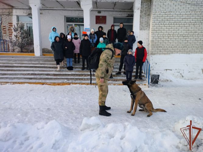 Дед Мороз специального назначения поздравил ребятишек на Урале (видео)