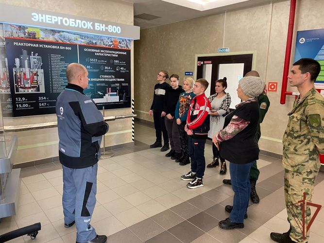 На Урале военнослужащие и сотрудники Росгвардии провели патриотические мероприятия со школьниками 