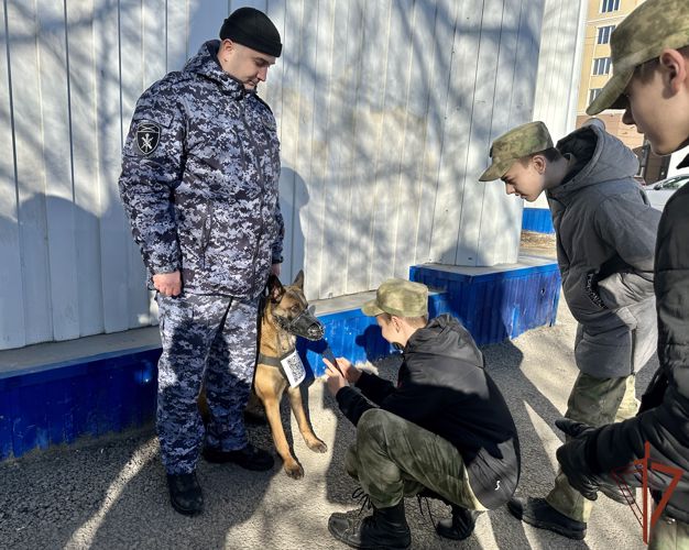 Волгоградские Росгвардейцы провели для своих кадет исторический квест в преддверии юбилея Победы в Сталинградской битве