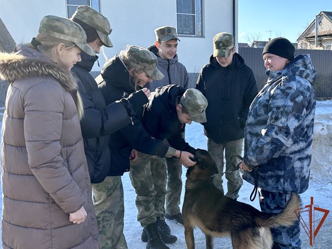 Волгоградские Росгвардейцы провели для своих кадет исторический квест в преддверии юбилея Победы в Сталинградской битве