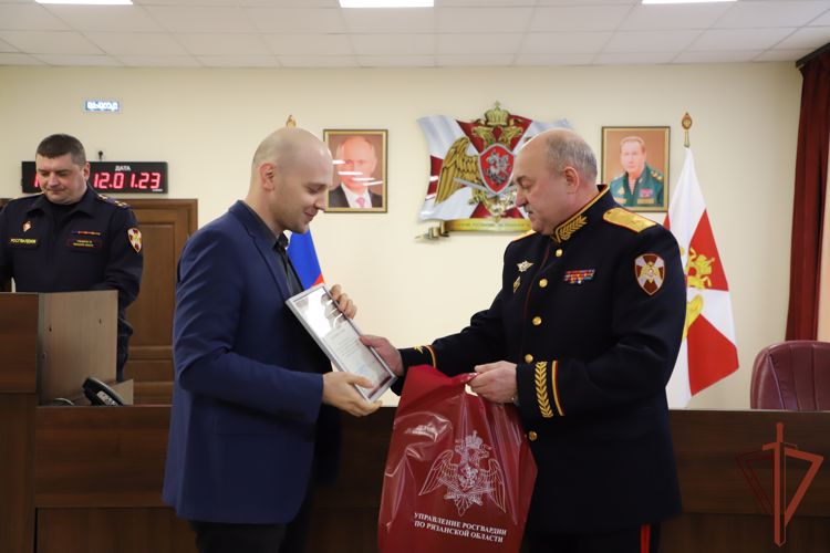 Росгвардия поздравила журналистов ЦФО с Днём российской печати