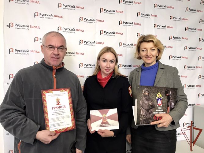 Представители Северо-Западного округа Росгвардии поздравили журналистов с Днем российской печати 