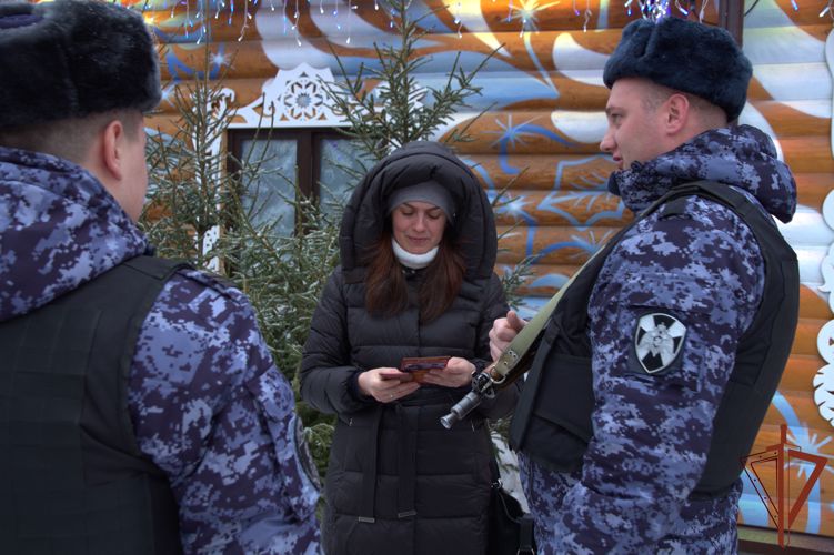 СТОЛИЧНЫЕ РОСГВАРДЕЙЦЫ ПРОВОДЯТ АКЦИЮ «БЕЗОПАСНЫЙ НОВЫЙ ГОД»