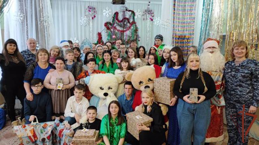 Росгвардейцы из Волгограда подарили праздничное настроение детям, оставшимся без попечения родителей