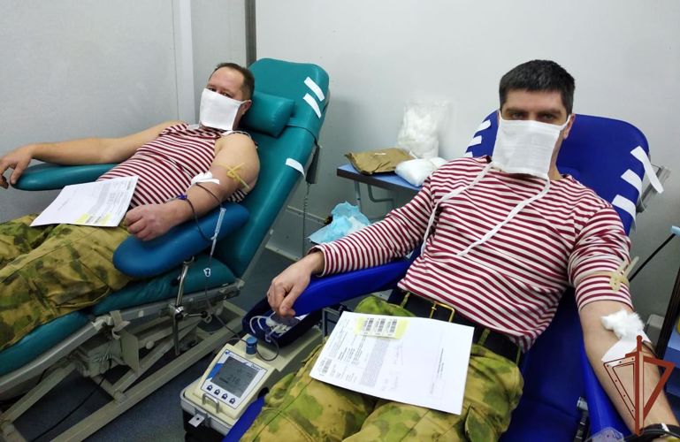 Более 25 литров донорской крови сдали росгвардейцы в Брянске 