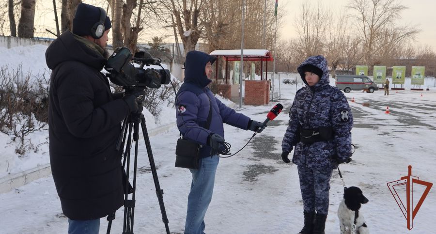 Кинологи Росгвардии рассказали тюменским журналистам о начале курса профессиональной подготовки