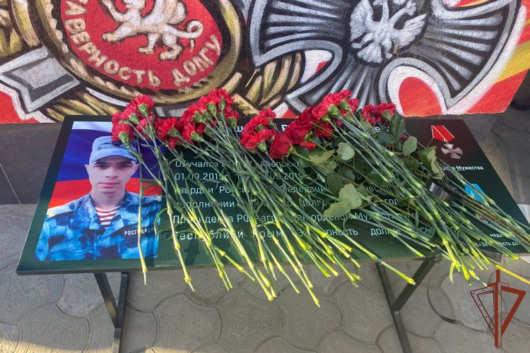  Память погибшего военнослужащего Росгвардии увековечили в Анапе (видео)