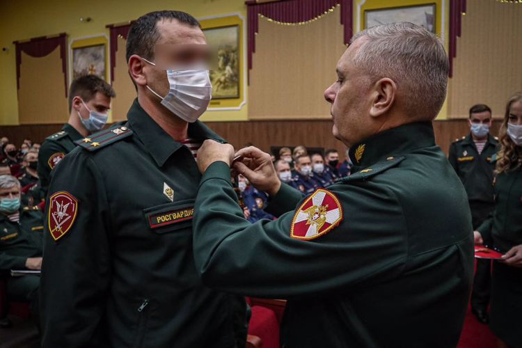 Командующий СЗО Росгвардии вручил госнаграды росгвардейцам-участникам спецоперации 